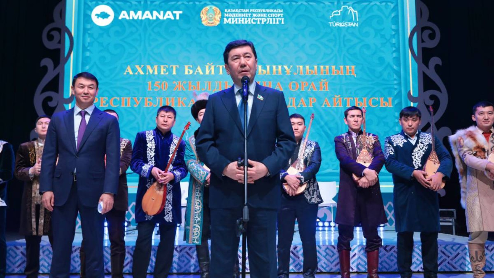 «Алтын домбыра»: Түркістанда «AMANAT» партиясының қолдауымен аламан айтыс басталды.