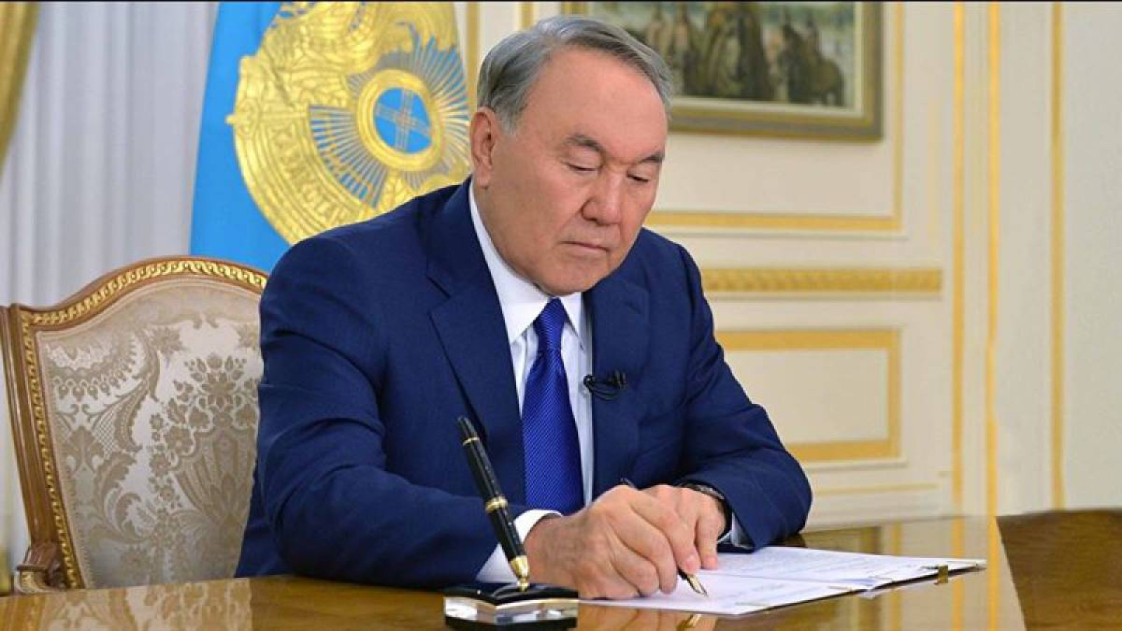 Президент Конституциялық кеңестен президент қызметінің тоқтатылуына қатысты түсіндірме сұрады.