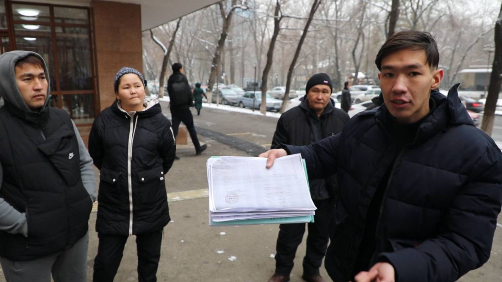 ҚазҰПУ-ға жөндеу жүргізген мердігерлер шу шығарды.