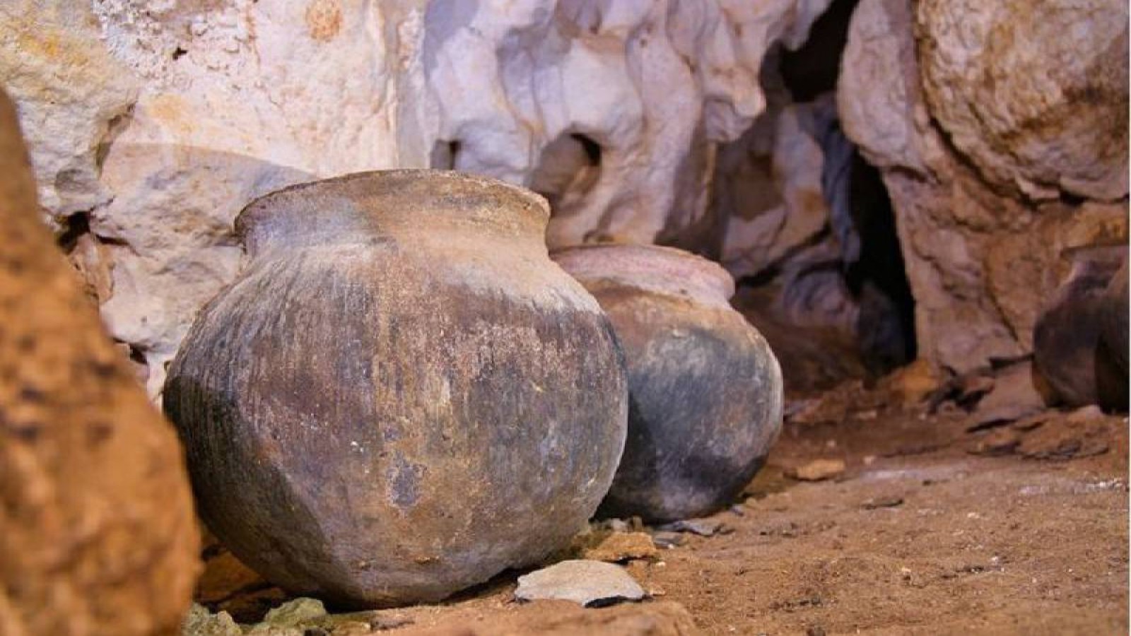 Маңғыстауда көне қорым төңірегіндегі жанжал өршіп тұр.