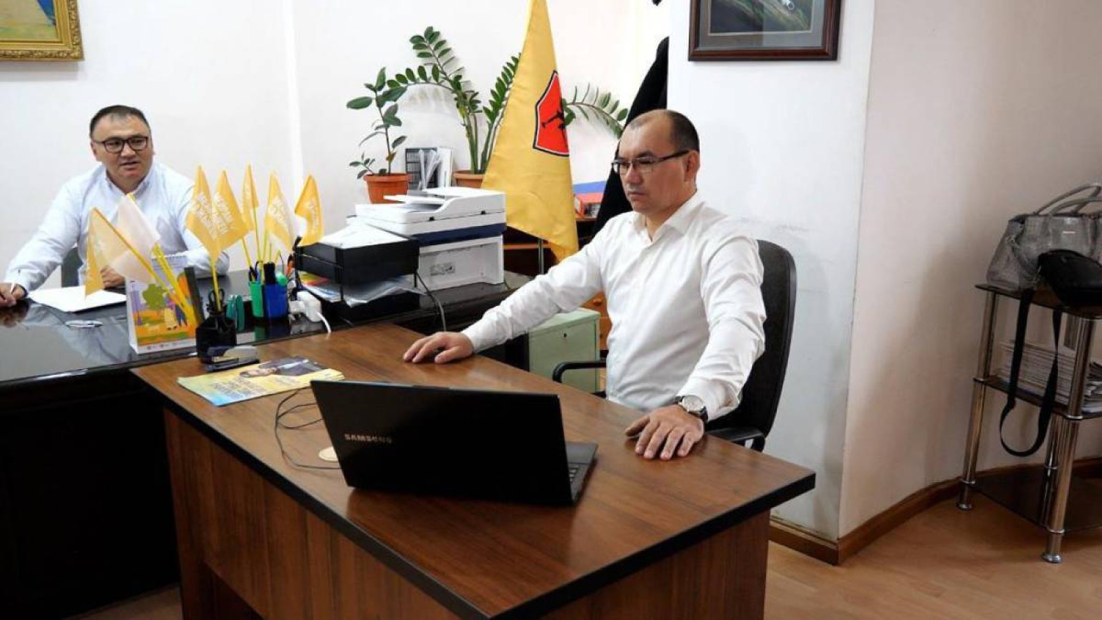 Кандидаттар кәсіподақтар кездесулер өткізіп жатыр.