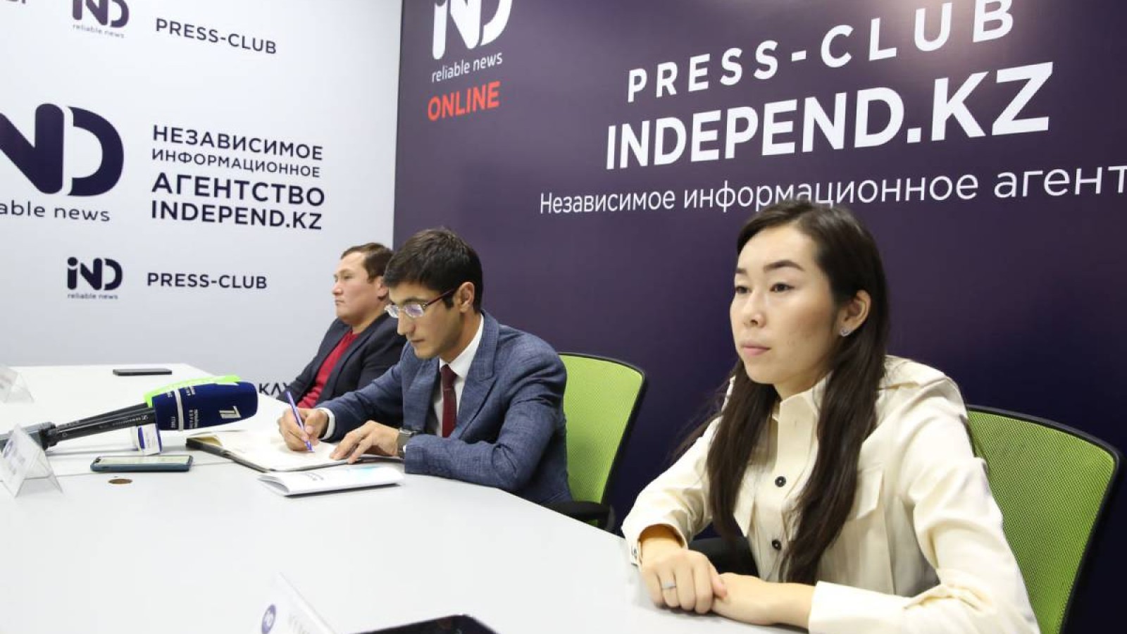 Алматыдағы сайлау үрдісін қоғамдық ұйымдардың белсенділері бақылайды.