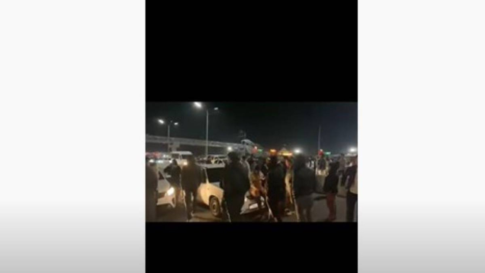 Алматы тұрғындары жолды жапты.