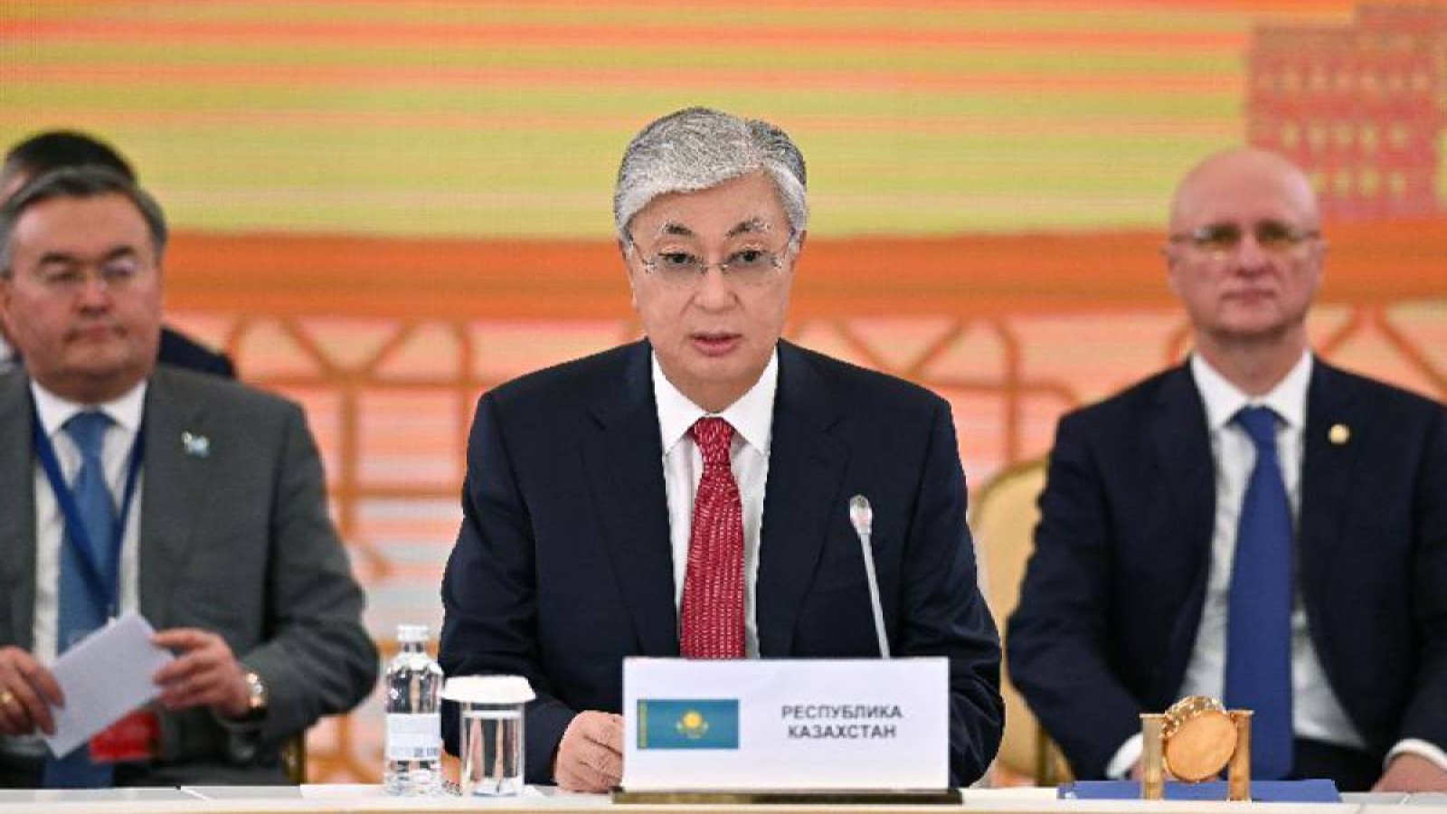 Сенімнің үдесінен шығуға күш салуда.