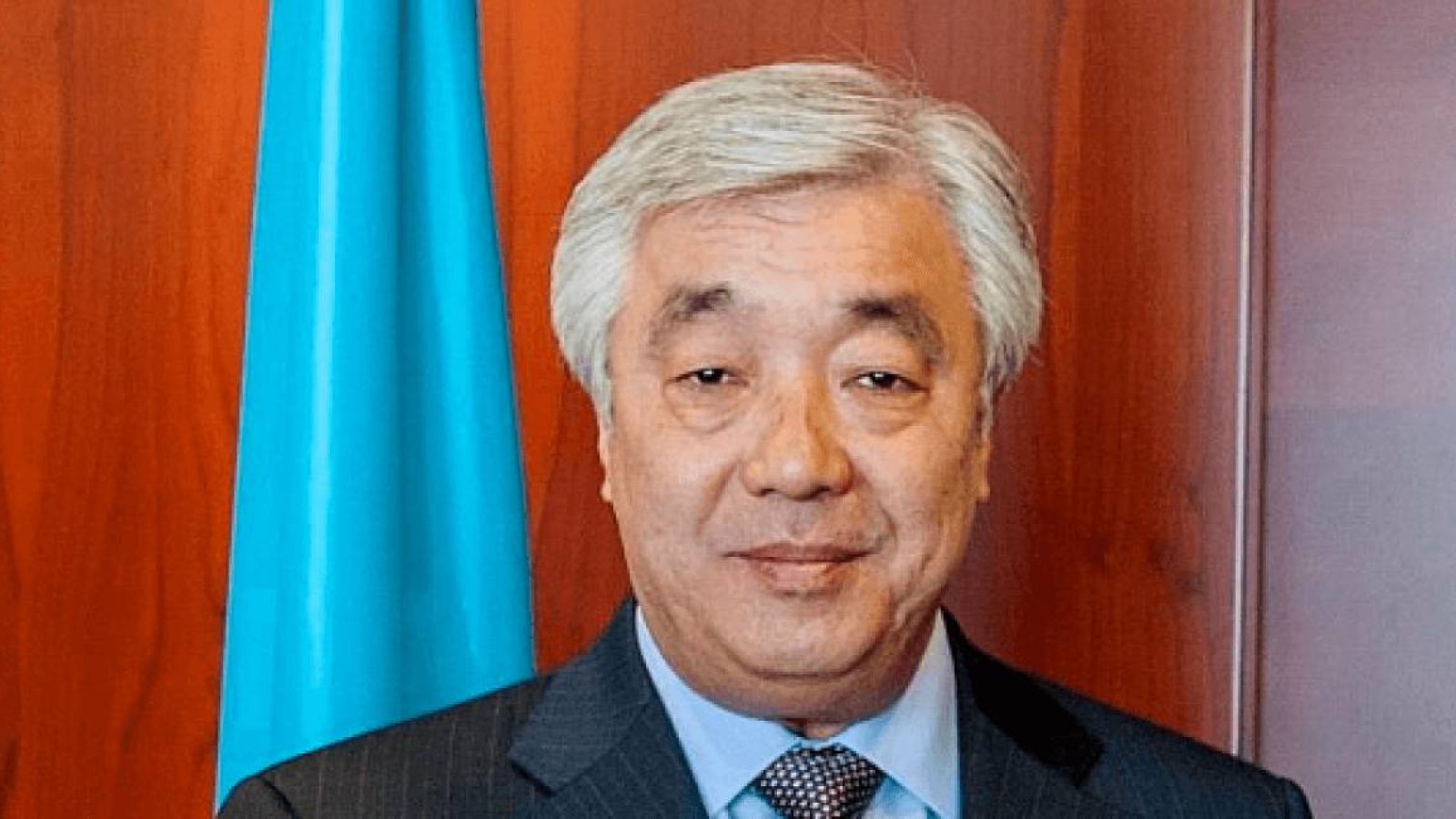 Тоқаев Ерлан Ыдырысовты жұмысынан шығарып жіберді.