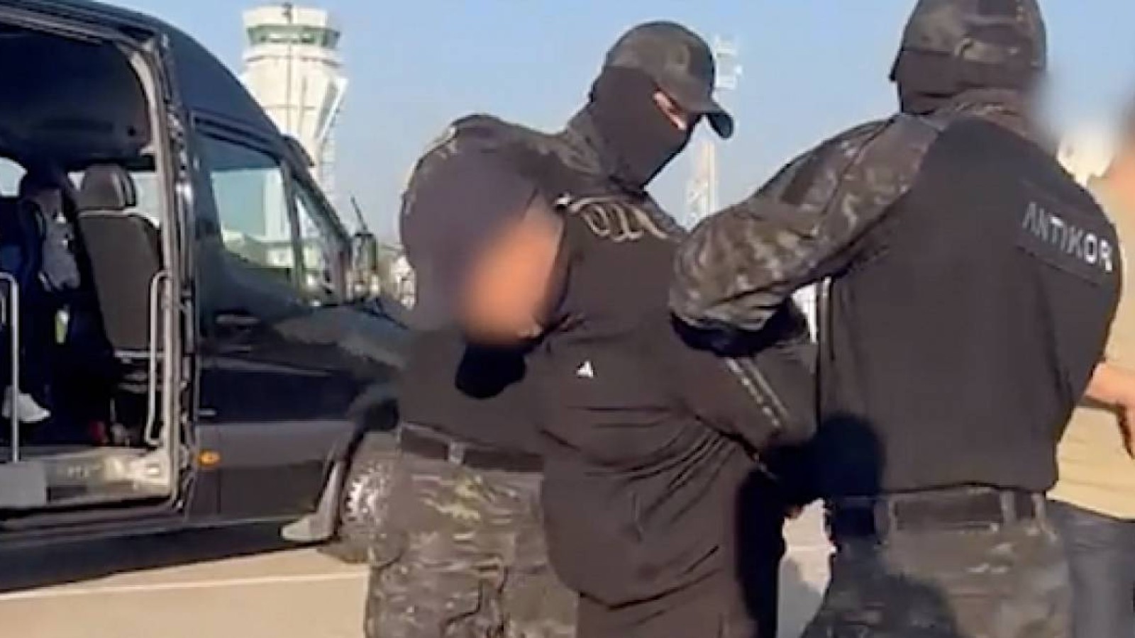 Елордада ХҚКО мен полиция қызметкерлері қамауға алынды.