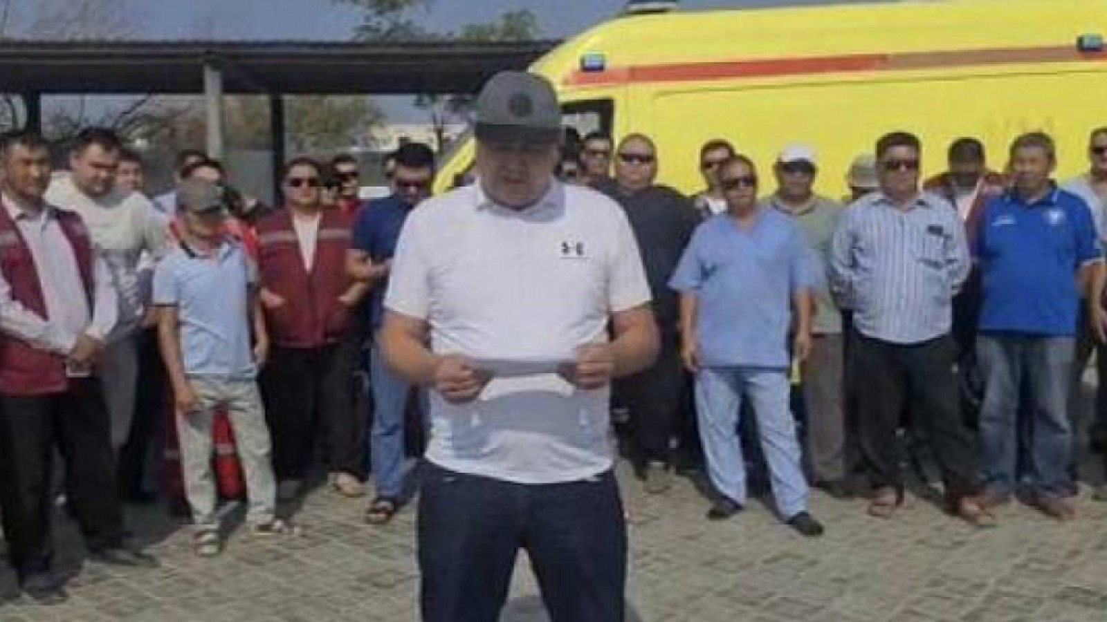 «Жалақы көтермесеңдер жұмысқа шықпаймыз». Жаңаөзен халқы тағы наразылық танытты.