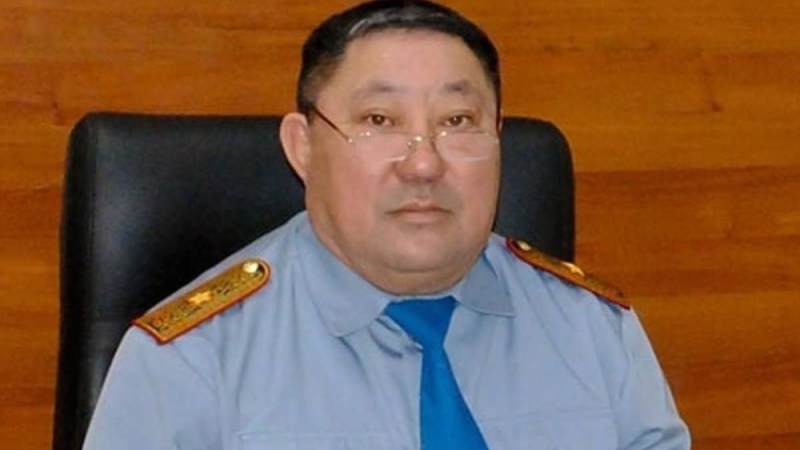 Тергеліп жатқан полиция генерал-майоры абақтыда өлі күйінде табылды.