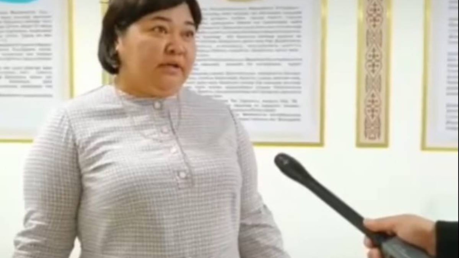 «Сұрақ қойма». Әкім журналистке ұрсып тастады.