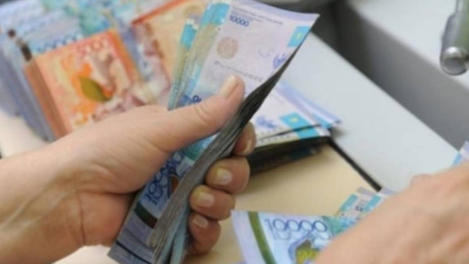 Елімізде жұмысшыға жалақы бере алмай отырған мекемелер көбейді.