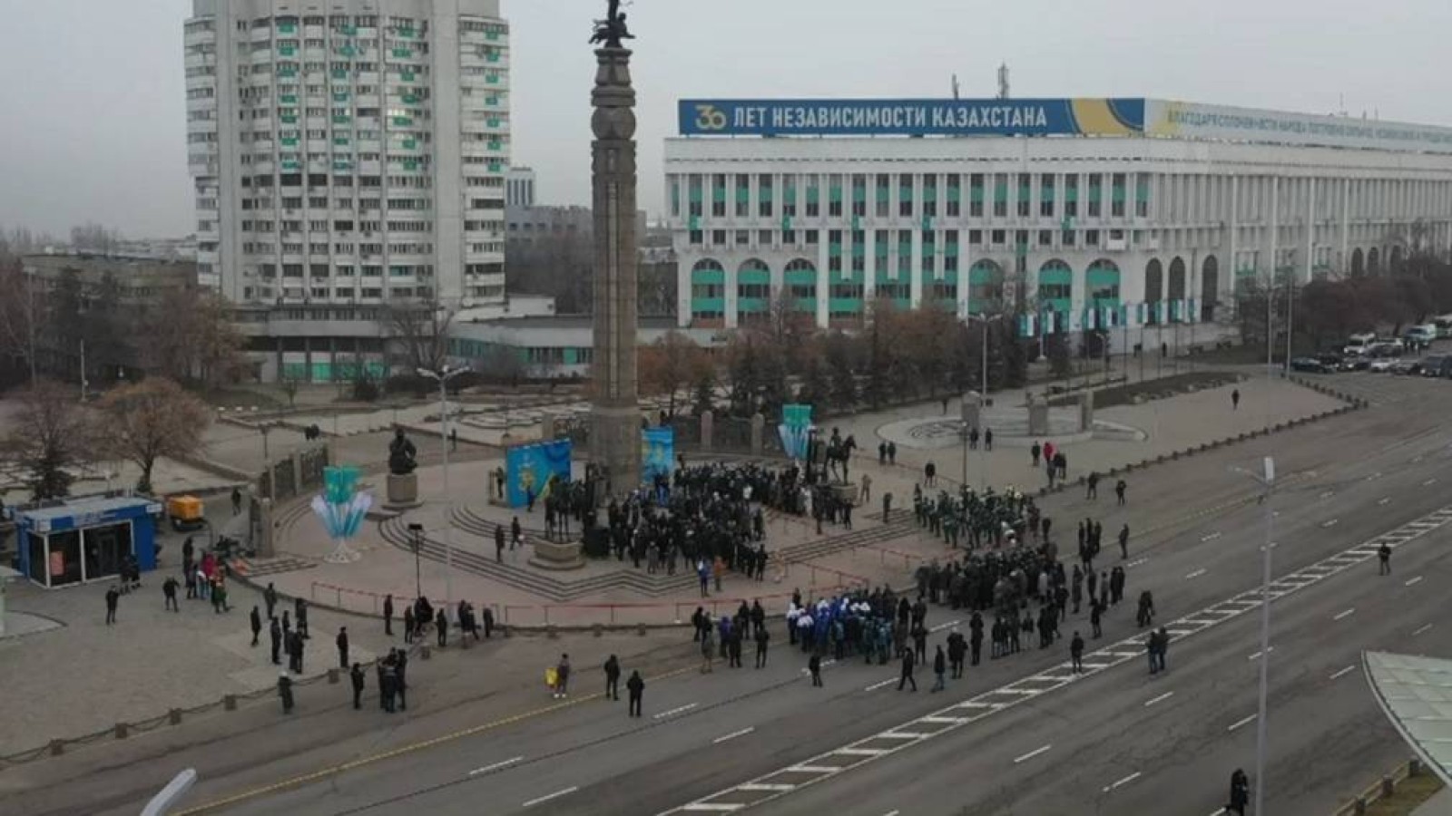 Алматыда белсенділер Жаңаөзен шындығының ашылуын талап етті.
