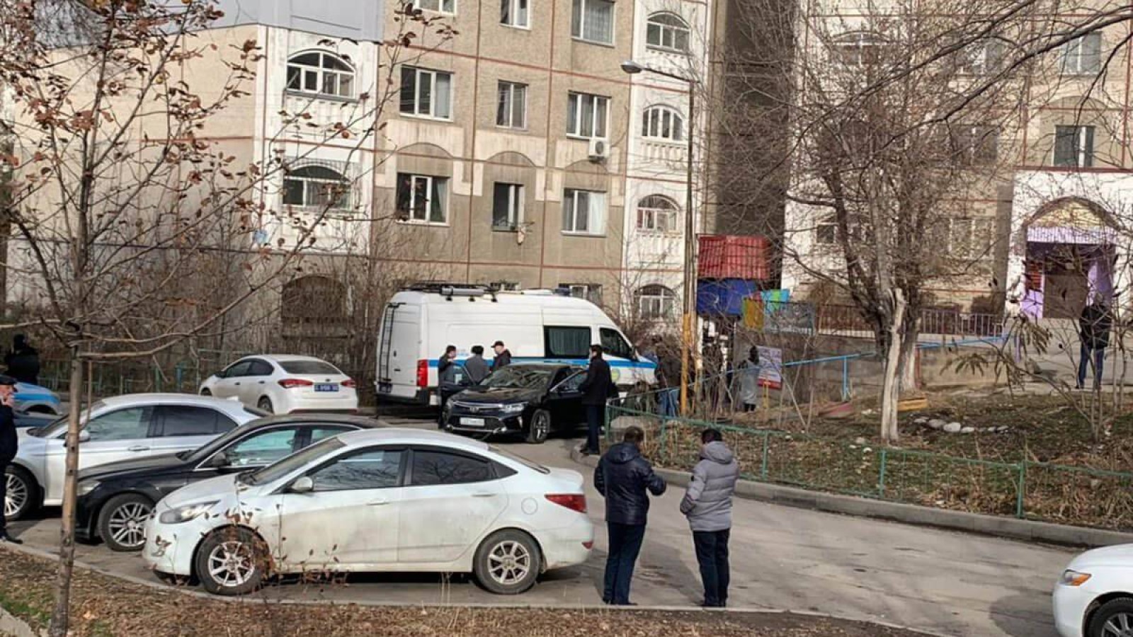 9 қабаттан секірген әйелдің күйеуі: Менің де өмір сүргім келмейді….