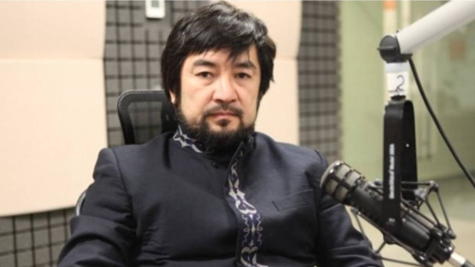 Бекболат Тілеухан өзін масқараламайтын әйелдерімен мақтанды.