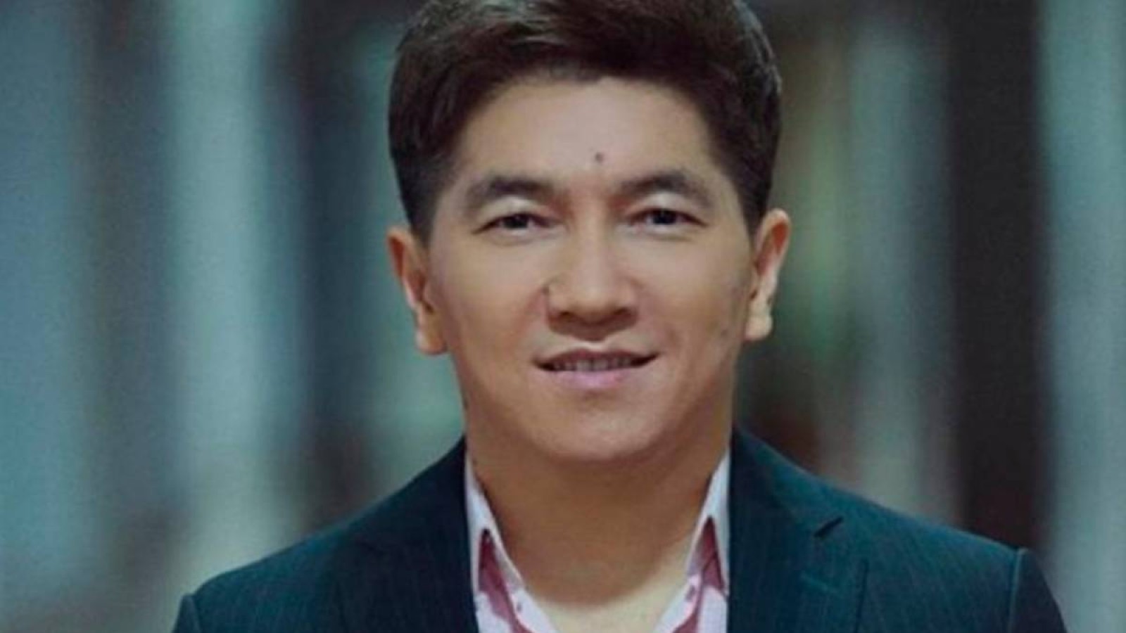 Журналист Майғазиевтің қолы қойылған келісімшарттағы миллиондардың есебін сұрады.