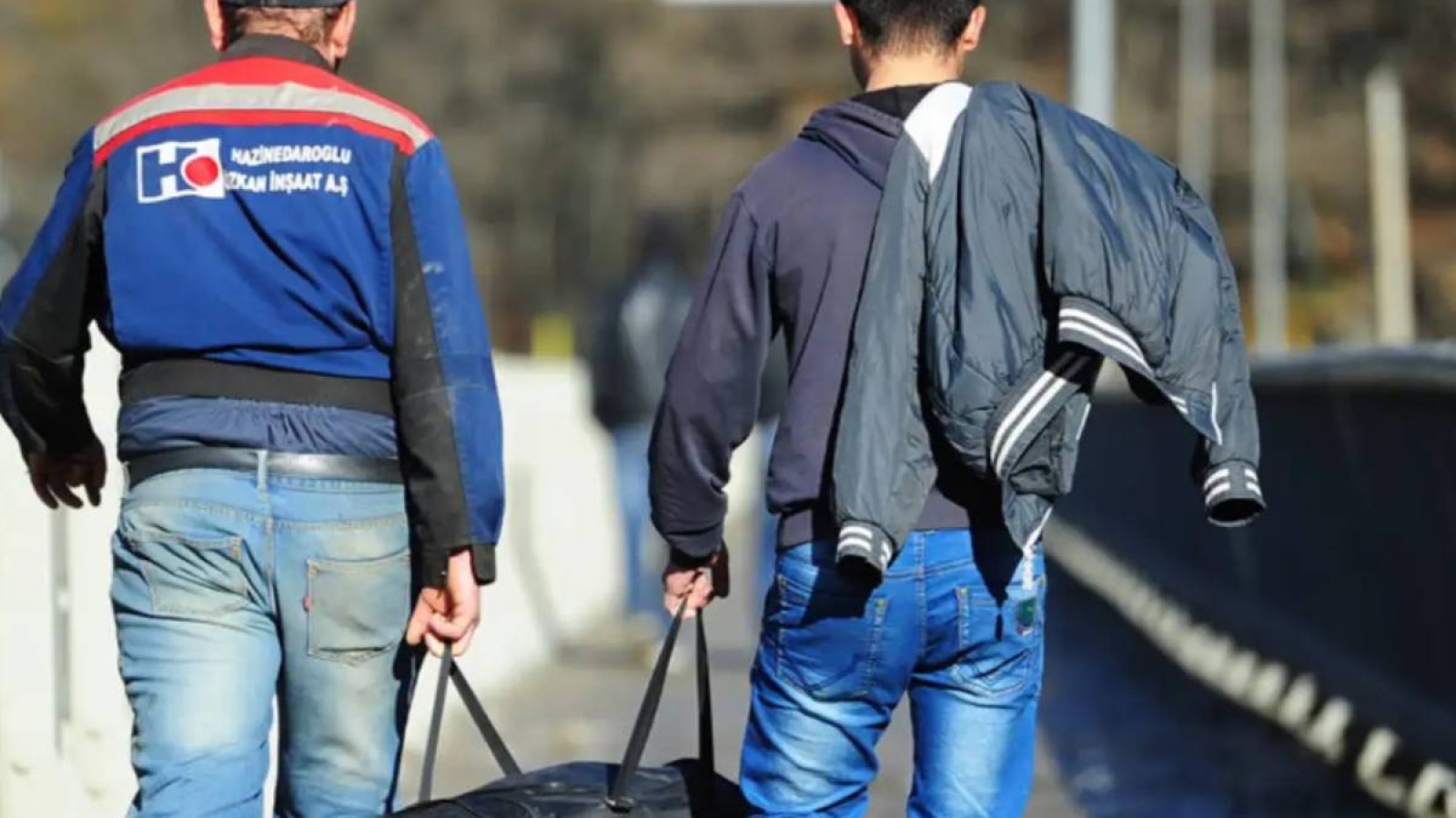 Қазақстандағы жалақы мөлшеріне көңілі толмаған жастар шетелге көшіп кетті.