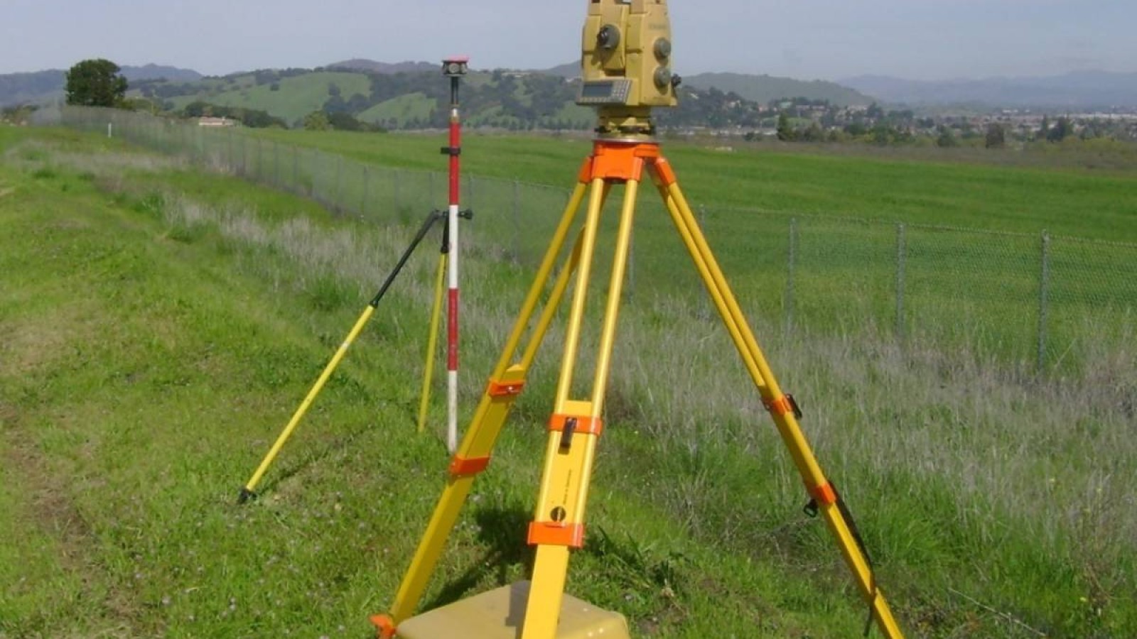 Үкімет қазақстандықтарға тегін берілетін 10 сотық жерді үлестіре алмай отыр.