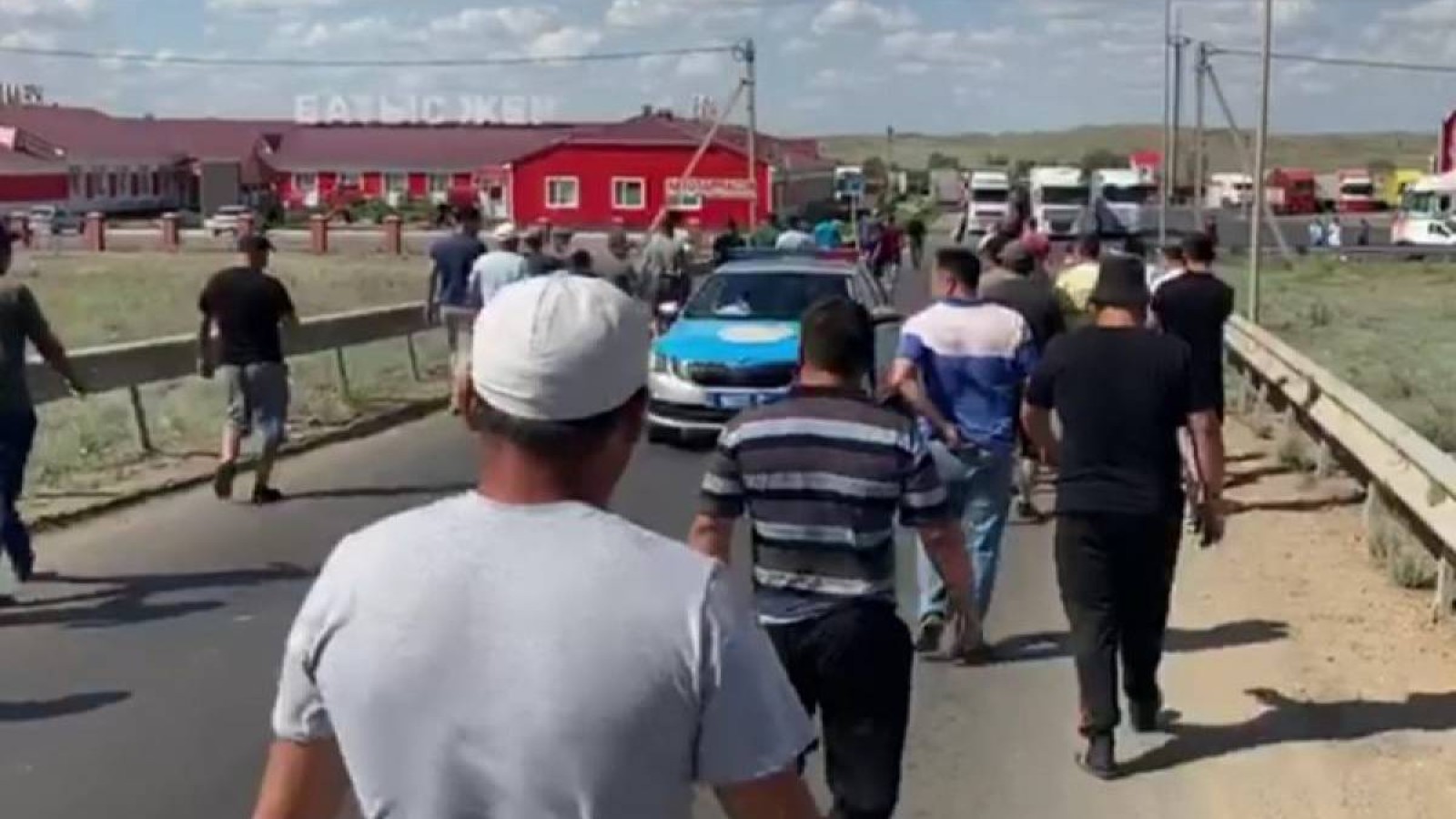 Жүргізушілер Қазақстанның шұрық-тесік жолын ақылы қылуға қарсы.