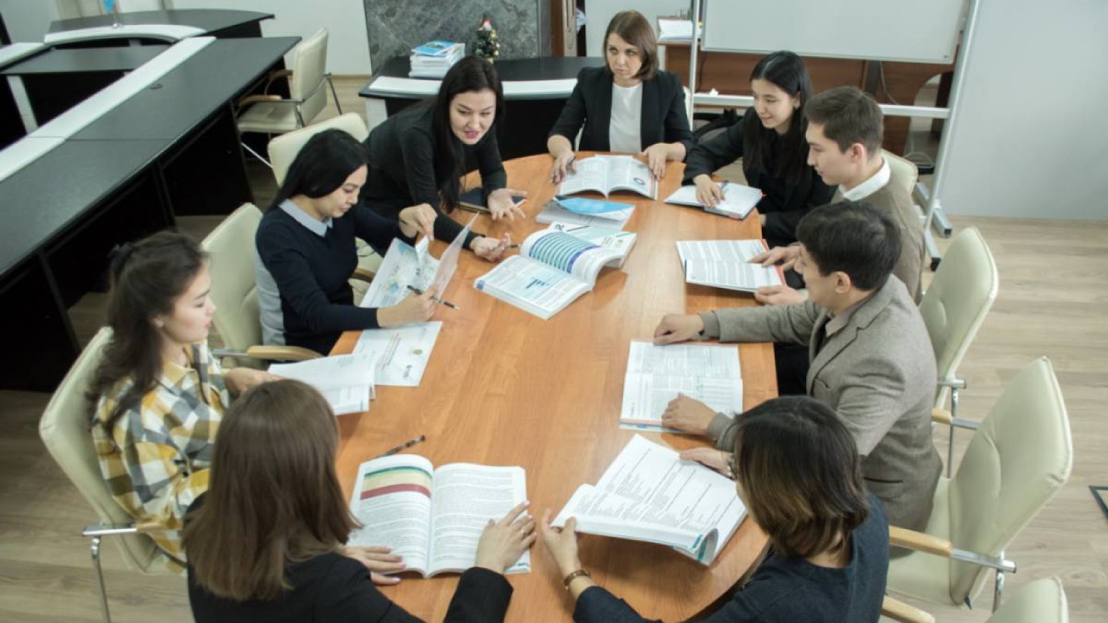 Жастар саясаты саласындағы мамандардың біліктілік деңгейін арттыру шаралары ұйымдастырылуда.