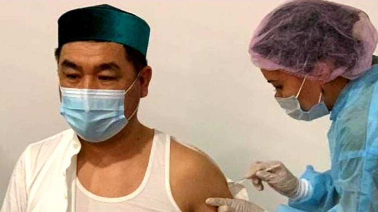 Көкшетауда мешіттің ішінде екпе салынып жатыр.