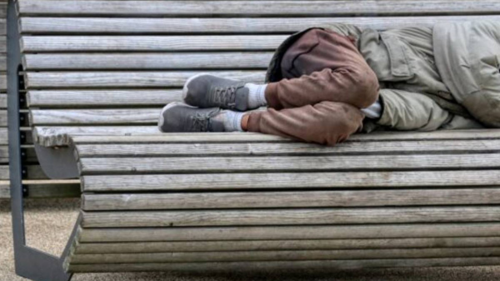 Қазақстандықтардың табысы төмендеп, кедейшілікте жүргендер көбейді.