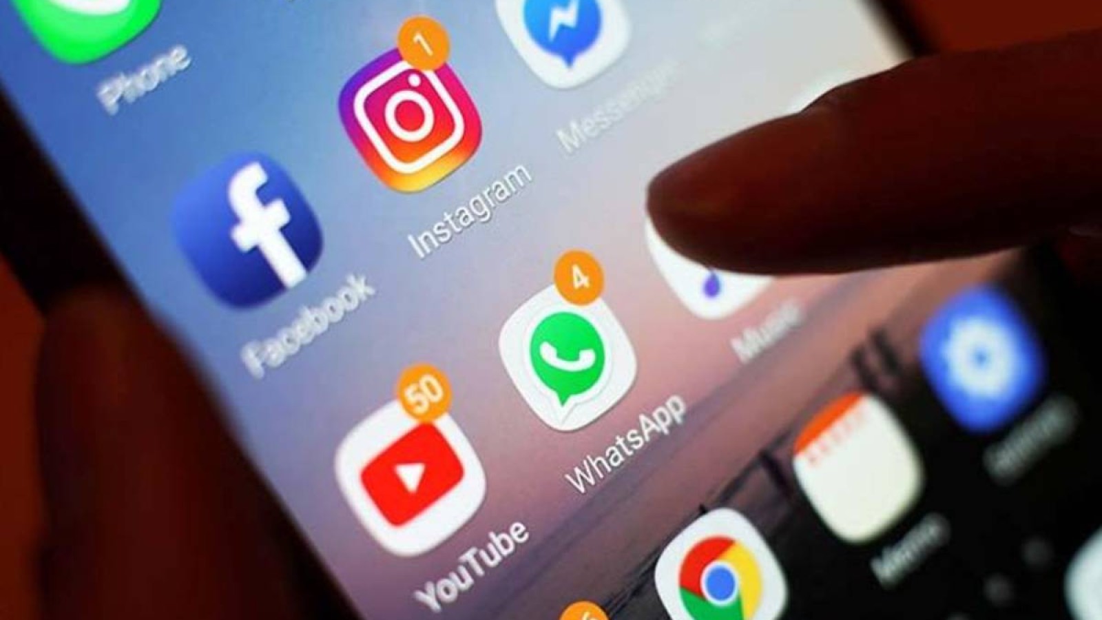 Сенатор әлеуметтік желідегі ақпаратты заңмен бақылауды ұсынды.