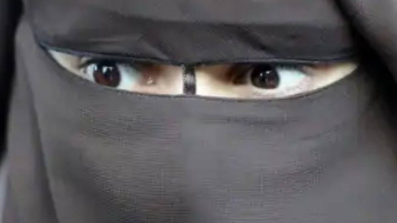 «Хиджабты шештім, бүркенгім келмейді»: 19 жасынан салафизм құрбаны.