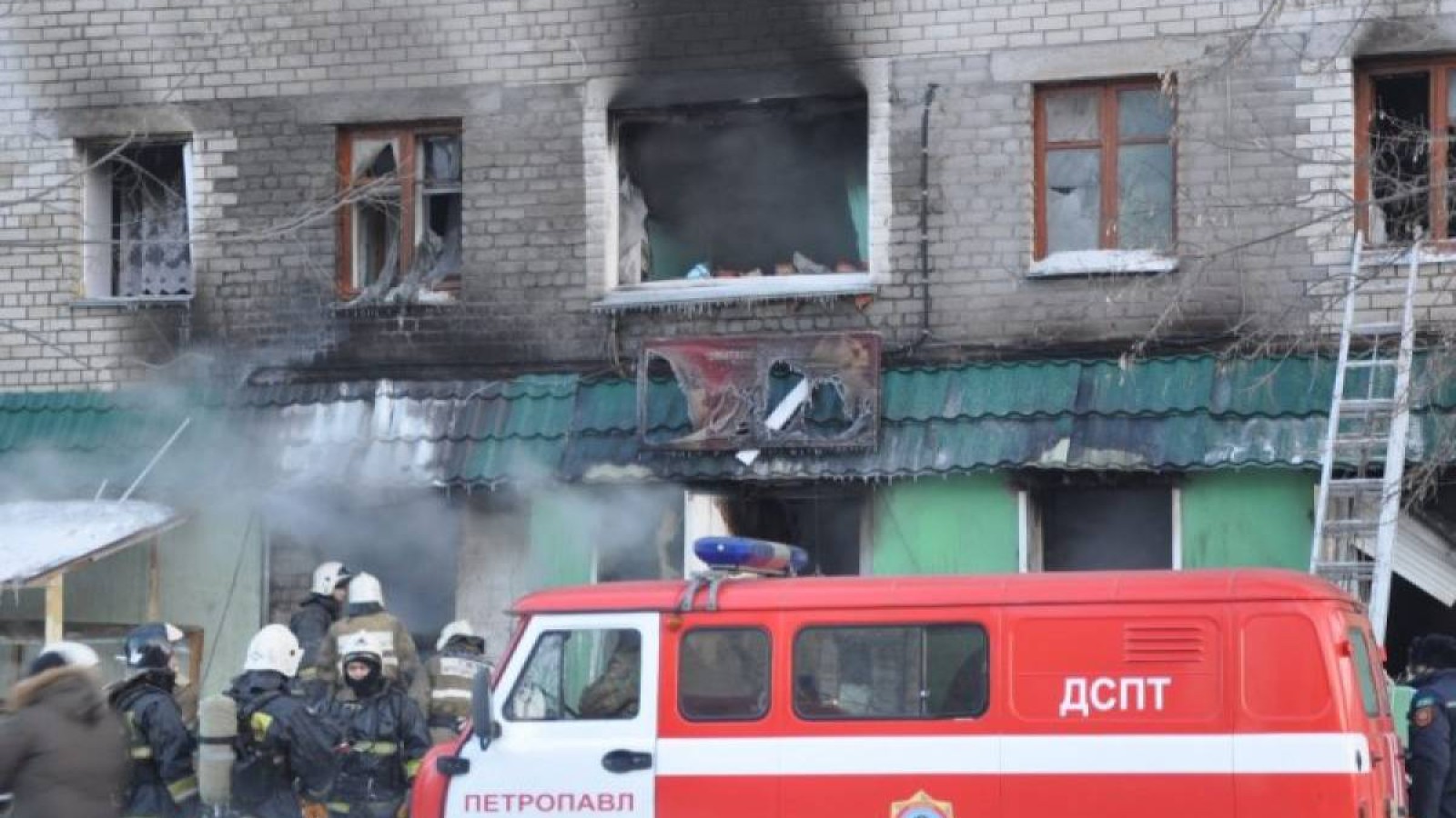 Петропавлда өртенген жатақханада жеті газ баллоны болған.