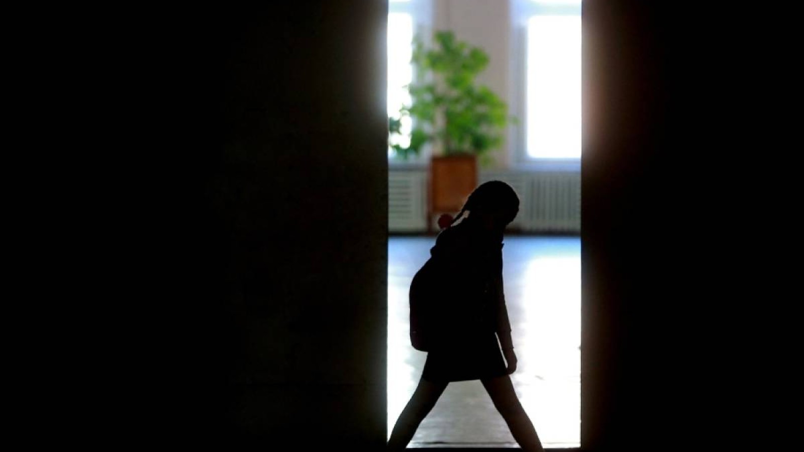 Шымкентте кәмелеттік жасқа толмай төсек қатынасына түскен 7 қыздың ісі сотта қаралды.