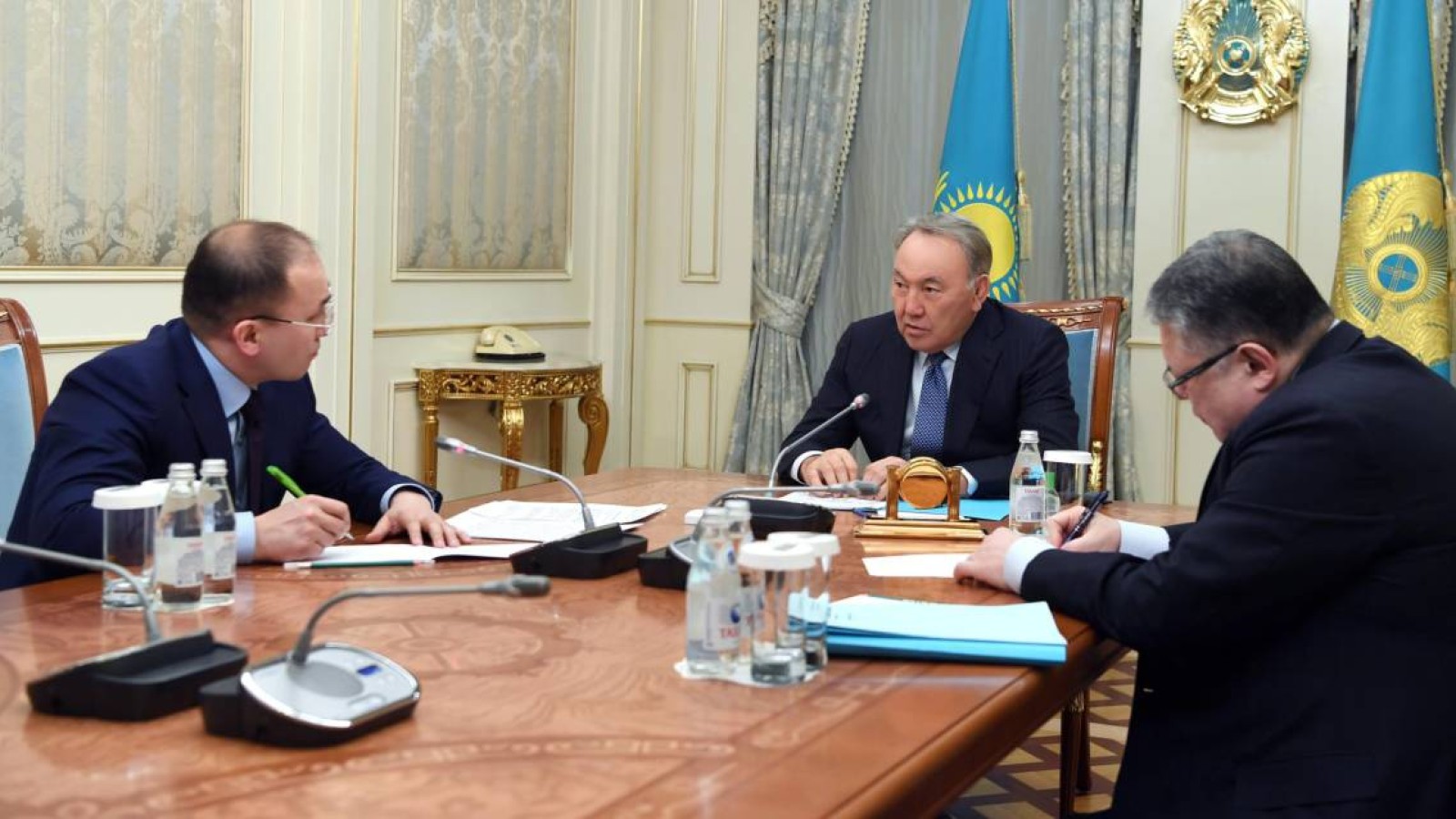 Н.Назарбаев: Парламент пен Үкіметтің қызметі мемлекеттік тілде жүргізілуге тиіс.
