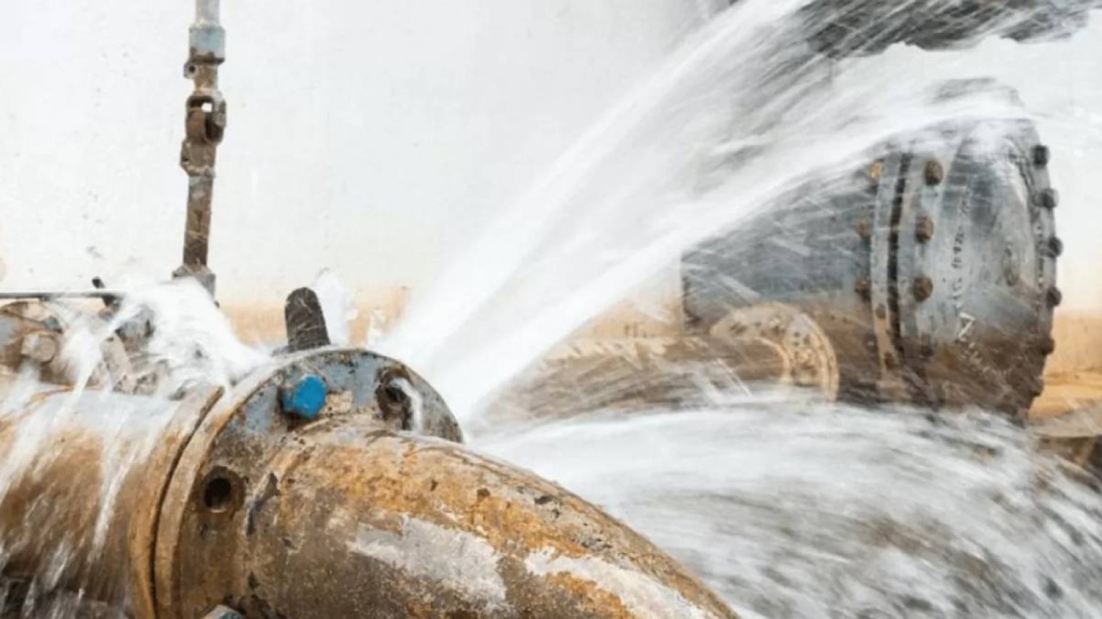 Қарағандыда су құбыры жарылды.