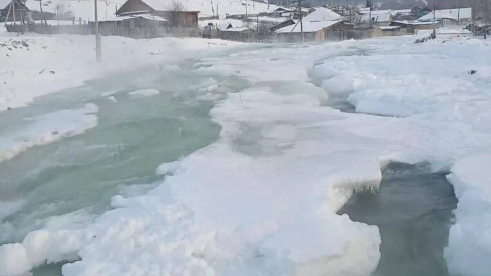 Қатонқарағайда үйлердің ауласын су басты.