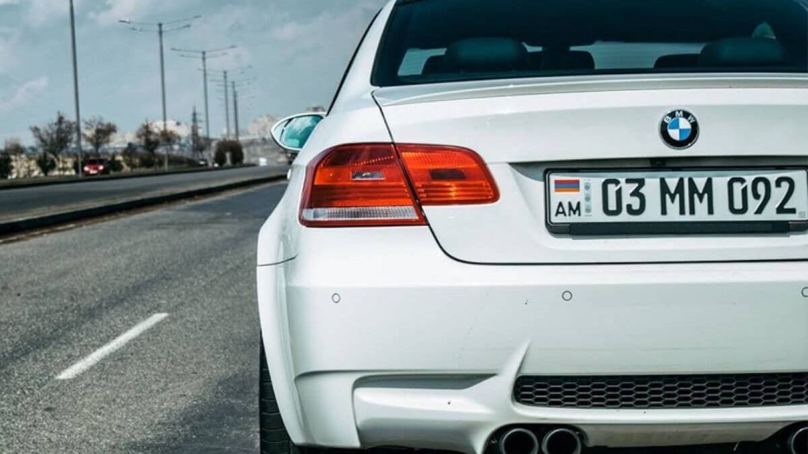 Шетелдік көліктерді заңсыз тіркеген ХҚКО қызметкерлері мен полицейлер ұсталды.