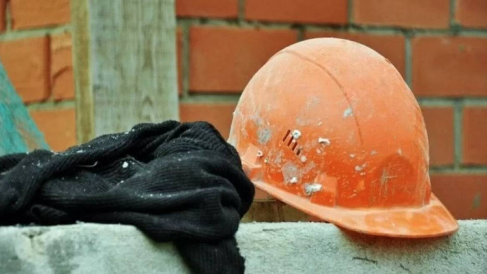 Елордада 14-қабаттан екі жұмысшы құлап, біреуі көз жұмды.