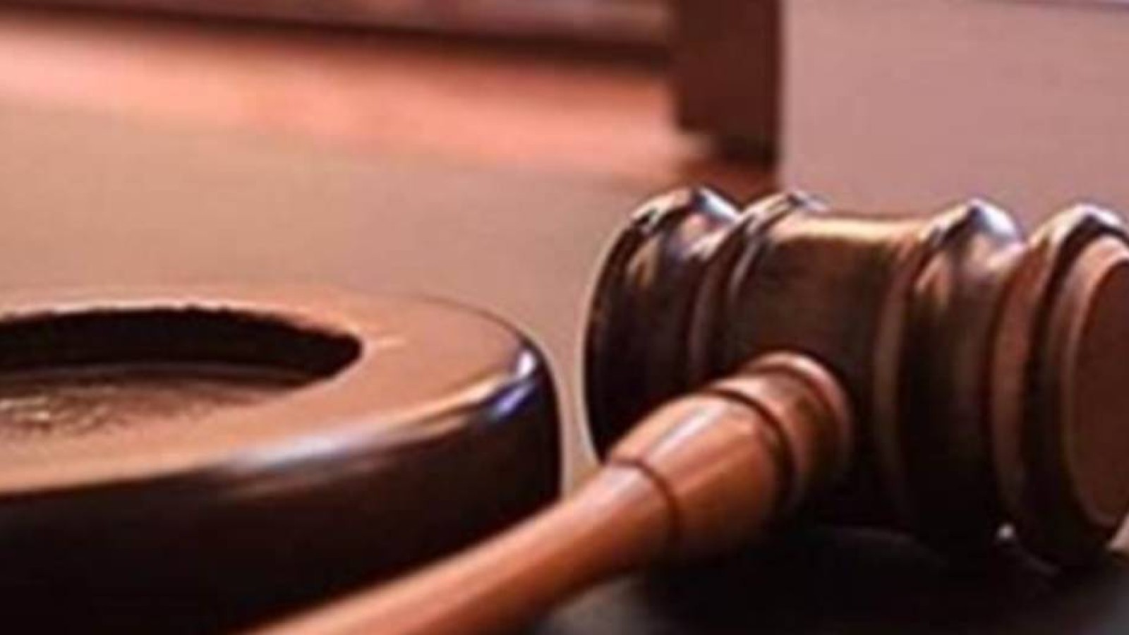 Сот орындаушы анасы сотталып кеткен балалардың үйін сатып жібермек болды.