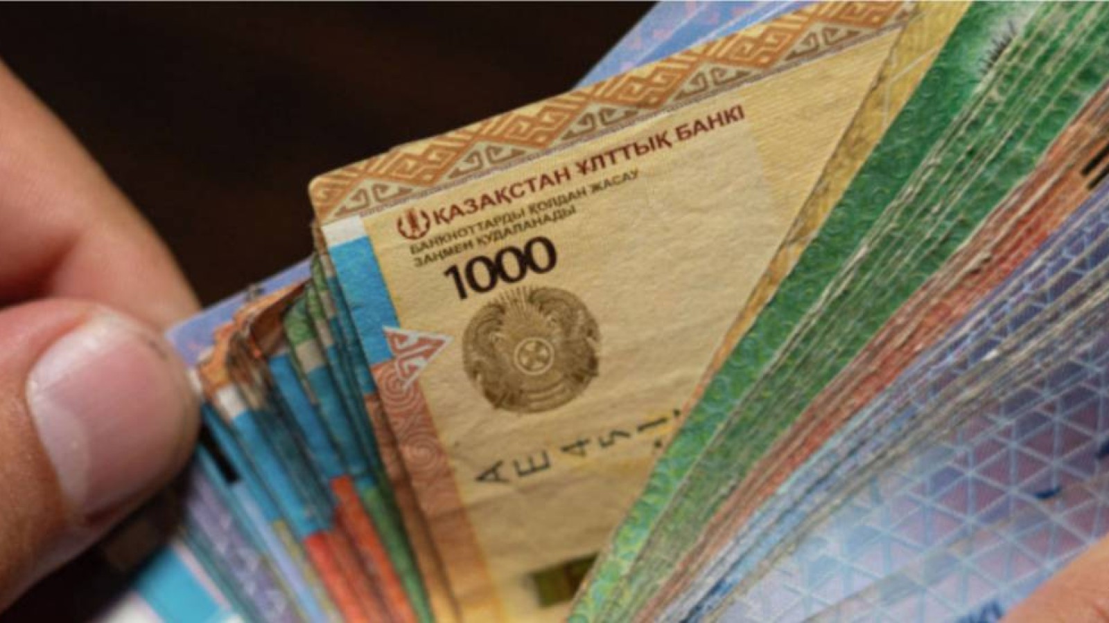 Павлодарда колледж есепшісі басқа адамдардың атынан жалақы алған.