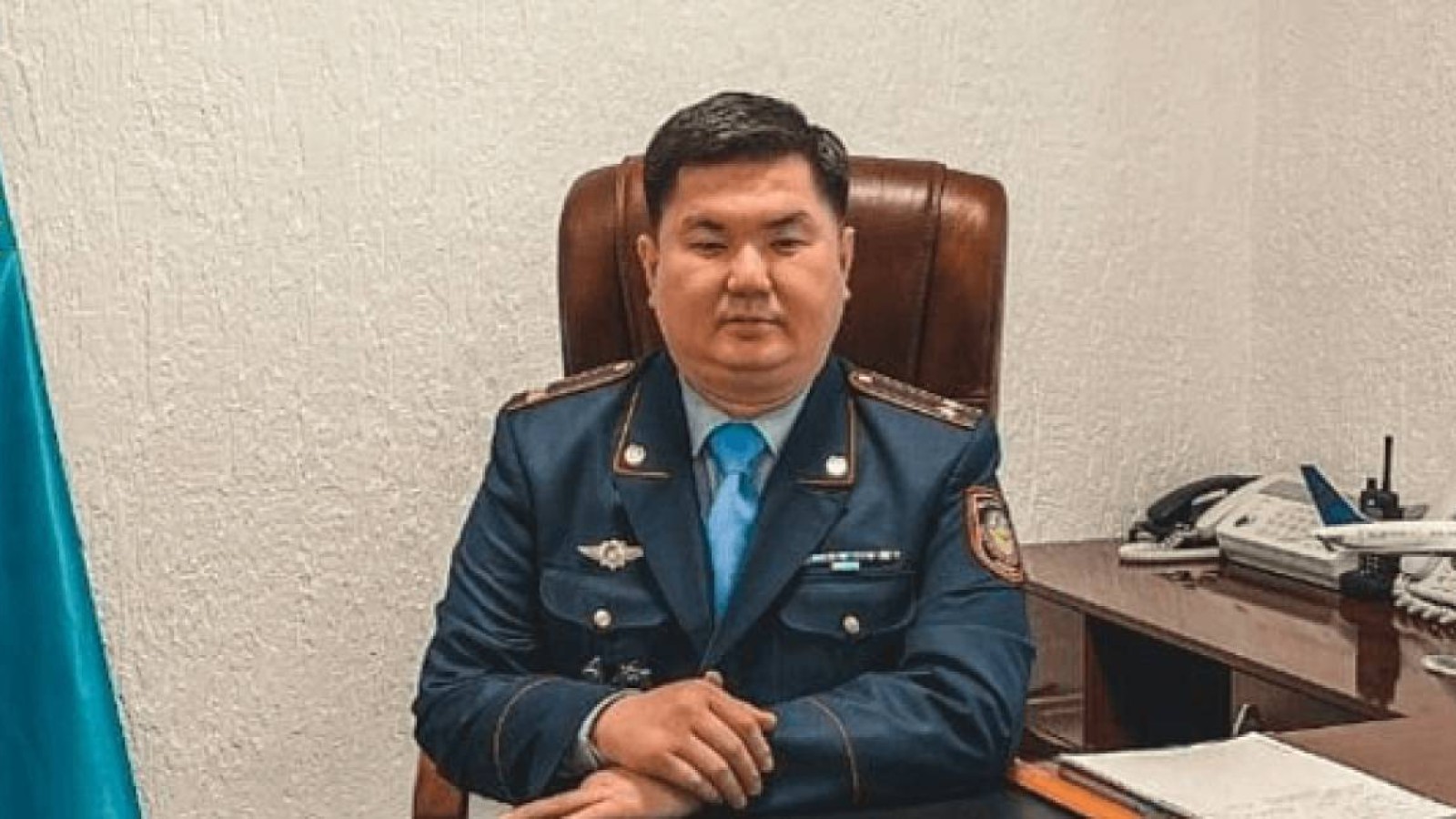 Қызметкерлерін ұрып-соққан полицей қызметінен кетті.