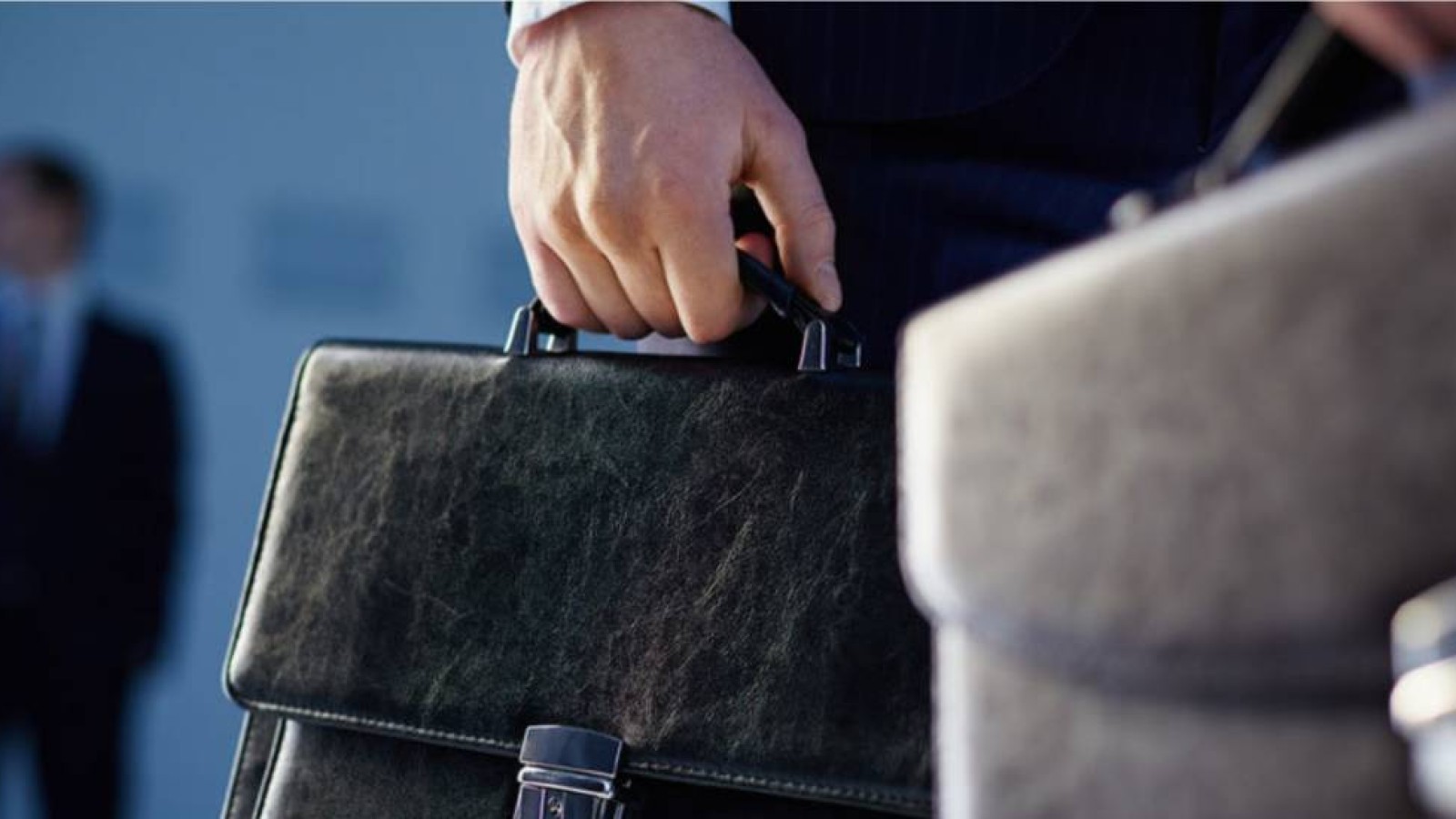 «Заңсыз жолмен табылған қаржы мүлік арқылы ізін жоғалтады»: Депутаттар шенеуніктердің үйіне күдікпен қарады.