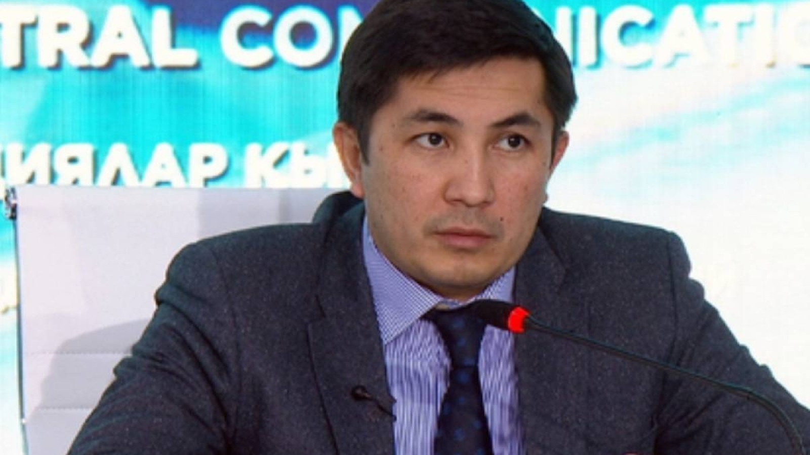 Жемқорлықпен істі болған Берік Шәріпті сот ақтап жіберді.