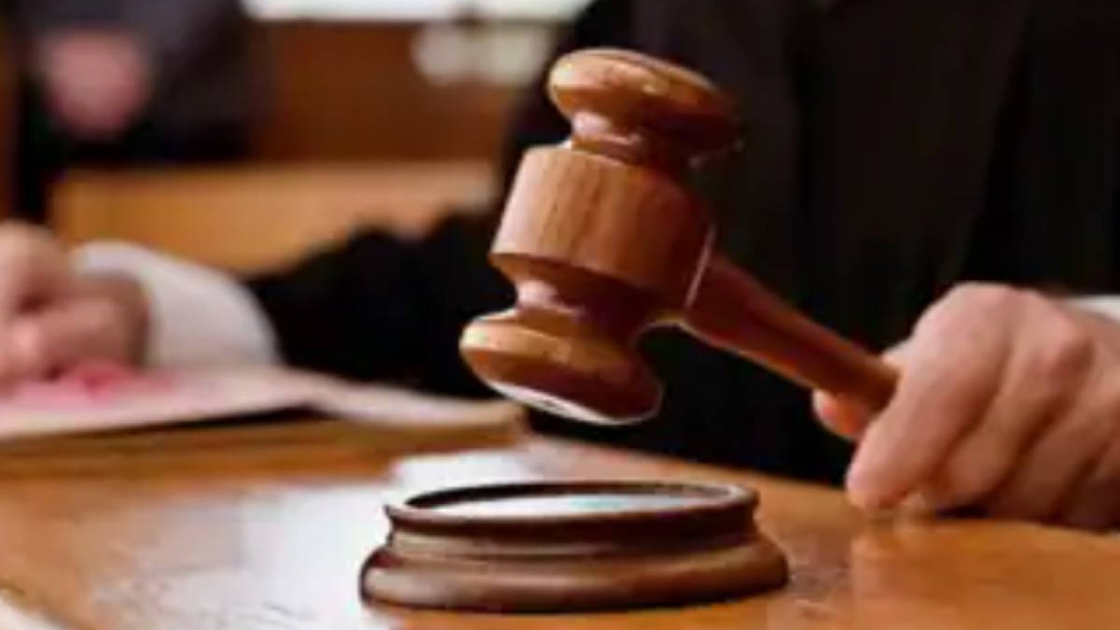 Үкімді пара бергендер пайдасына шешкен судья 10 жылға абақтыға қамалды.