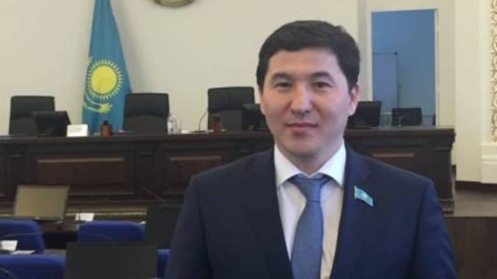 Павлодарда 15 тәулікке қамалуға тиіс экс-депутат жазасын өтемей жүр.