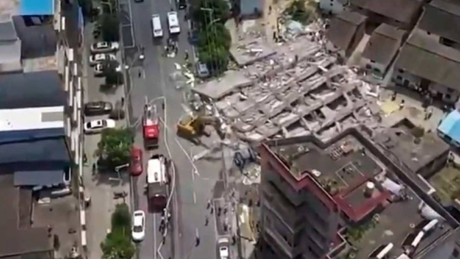 Қытайда құлаған үйдің астында қалғандар қаза болды.