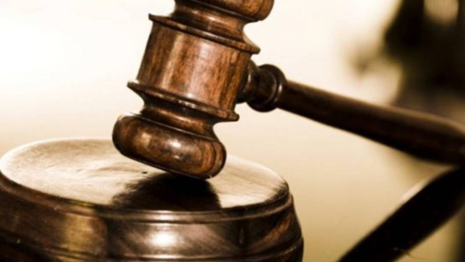 Қызылордалық судья бұрынғы күйеулерін әкелік құқығынан заңсыз айырды деген күдікке ілінді.