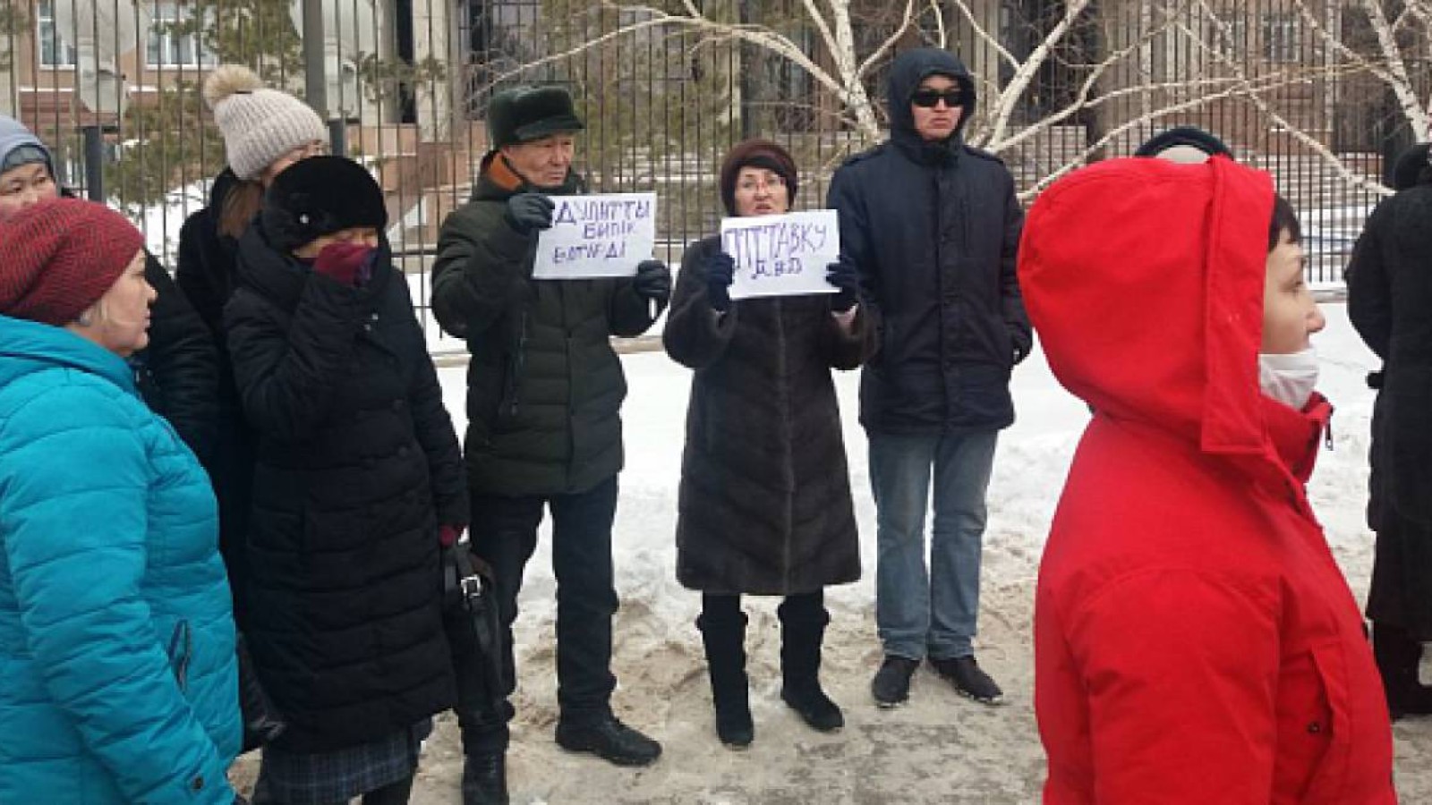 Белсенділер Назарбаев, Тоқаев, Мәсімов, Тұрғынбаевтің отставкаға кетуін талап етіп жатыр.