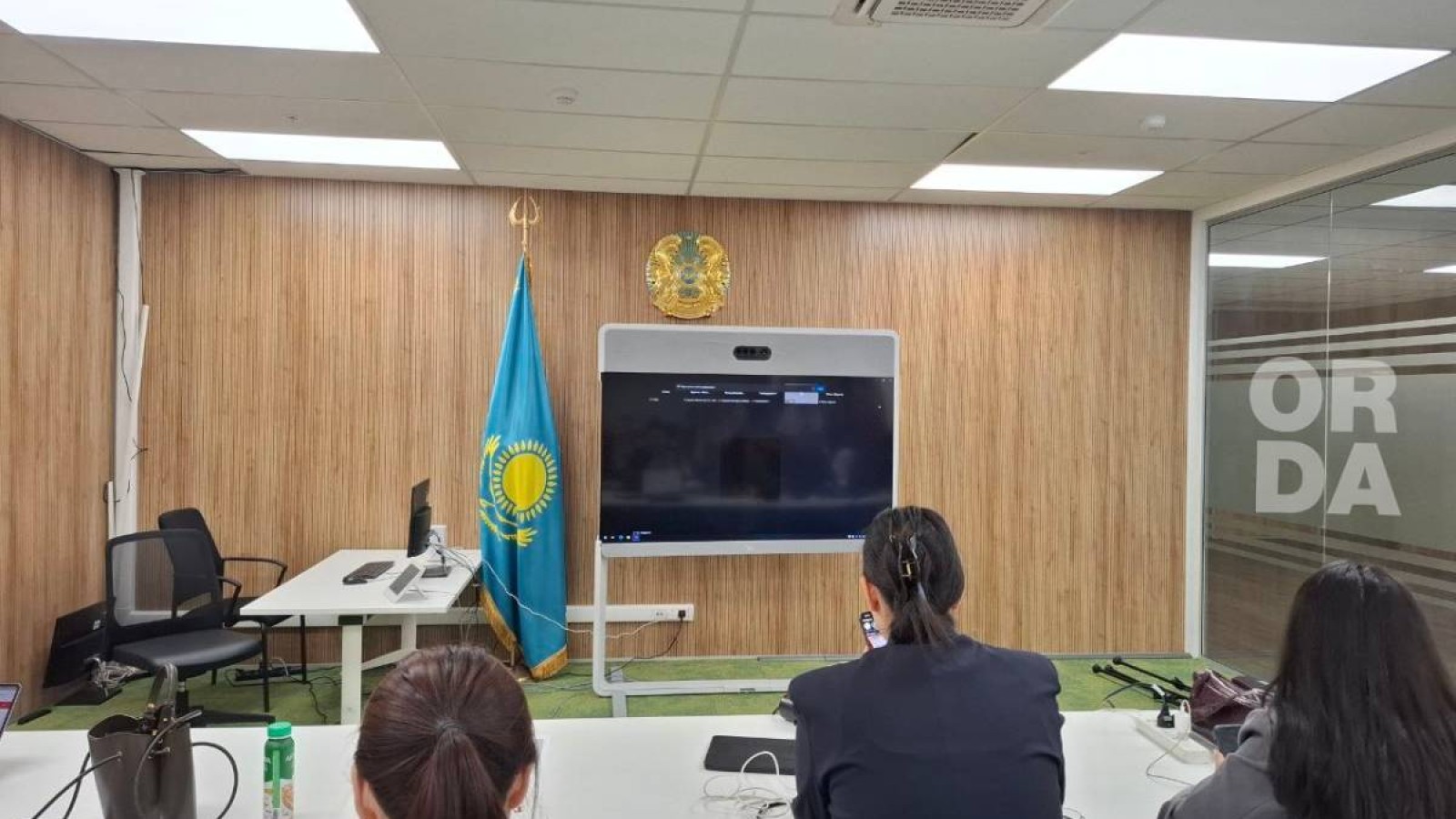Перизат Қайраттың соты. Журналистерді залдан шығарып жіберген
