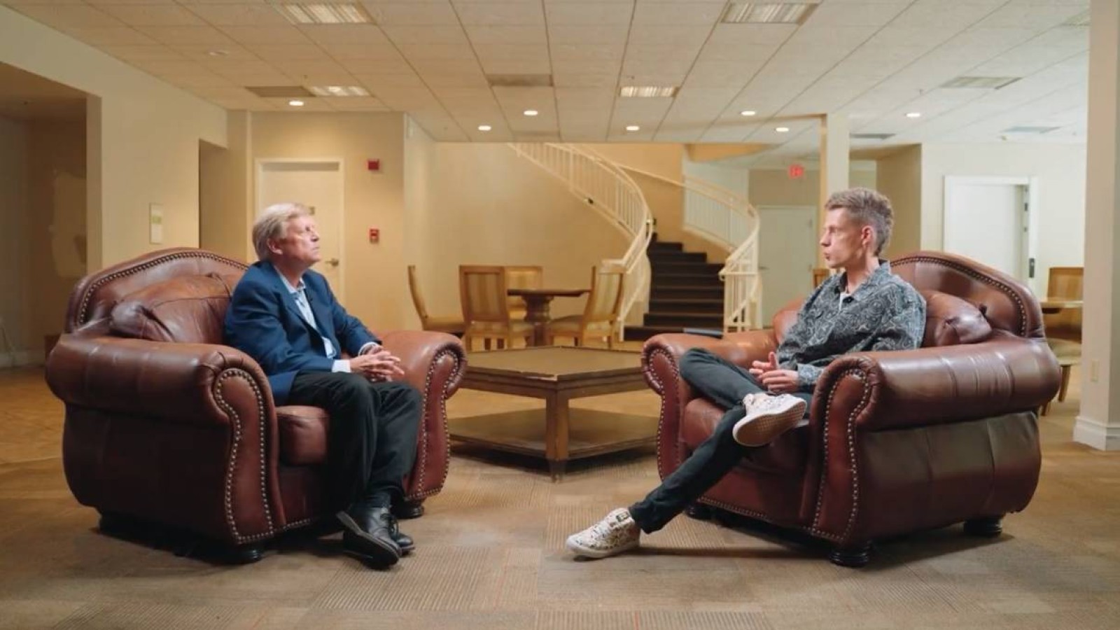 «Ресейлік төлқұжаттан бас тарту керек» – АҚШ-тың Ресейдегі бұрынғы елшісі (ВИДЕО)