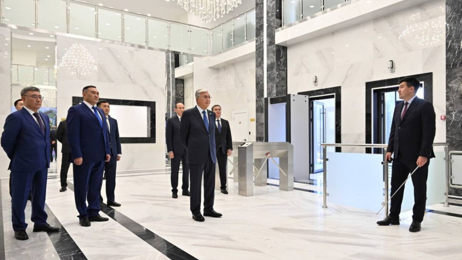 Тоқаев Астанадағы ҰҚК департаментінің жаңа ғимаратына барды