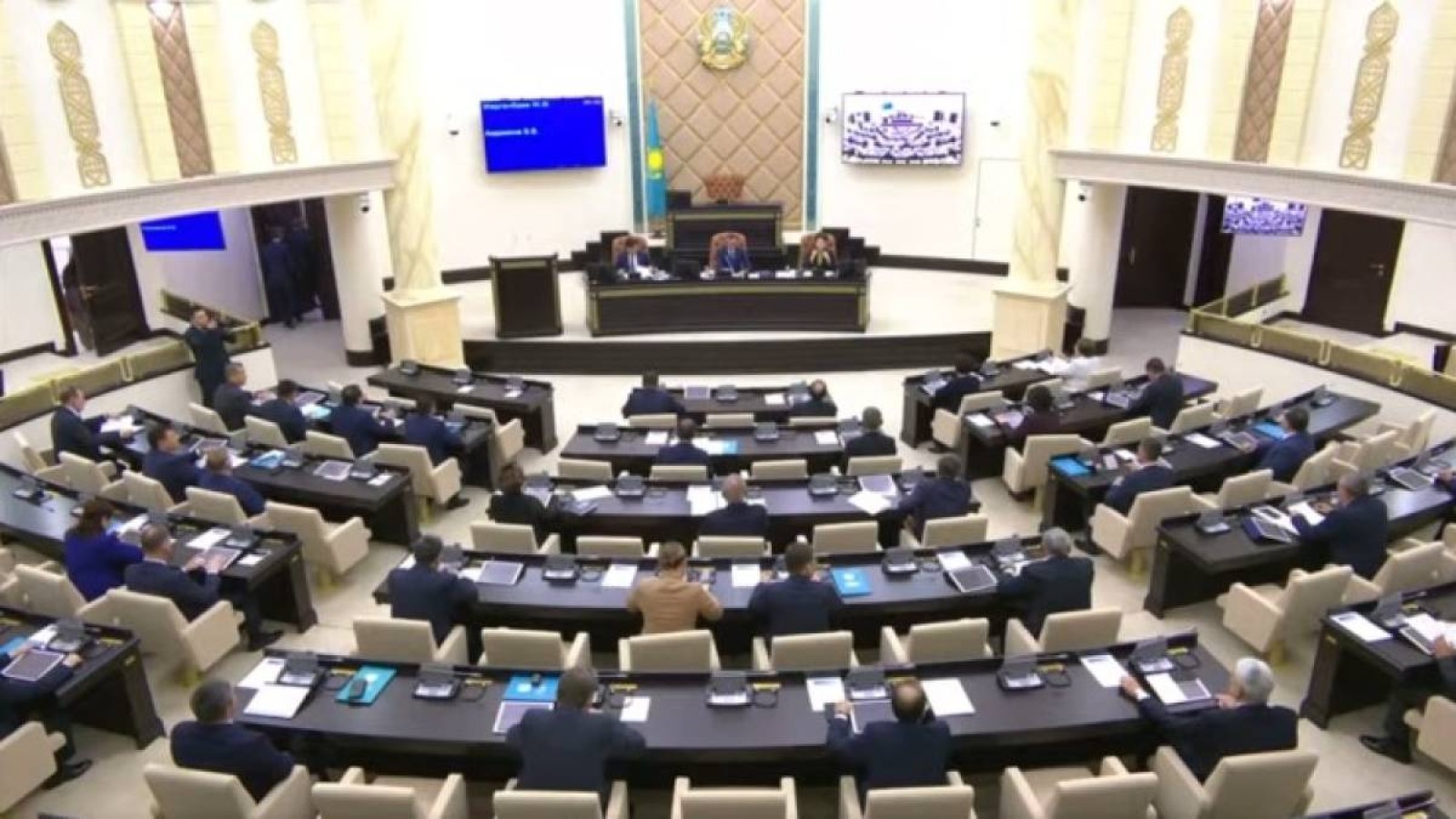 Сенат төрағасы анасын құттықтаған Назаровтың әрекетіне қатысты пікір білдірді