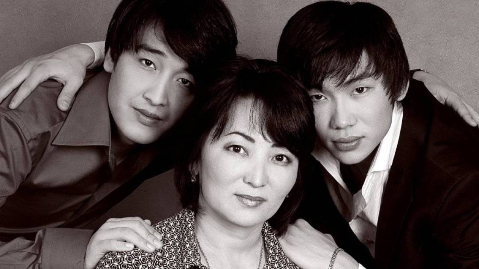 "Гүлзира бәрін басқарды": Сырым Исабаев бар шындықты жайып салды (ВИДЕО)