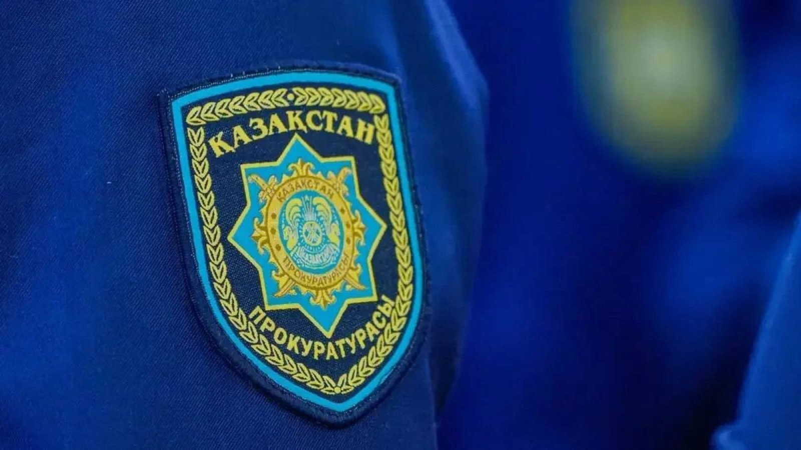 Өскемен прокуроры қарамағындағыларды соққыға жықты деген күдікке ілінді