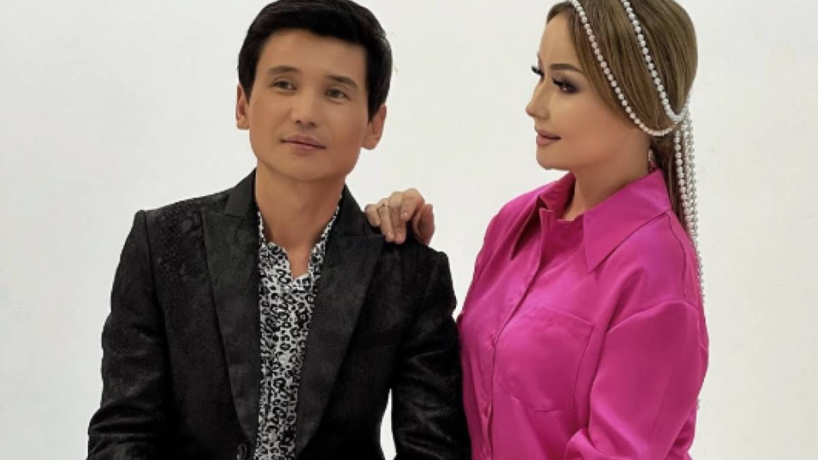 "Қуанышпен ажырасып кеттік": Танымал әнші отбасында болған жайтты баяндады (ВИДЕО)